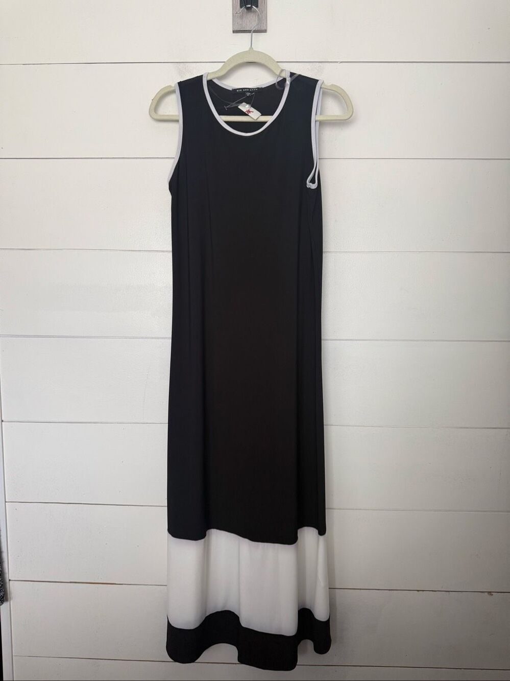 Nik and Nash Women’s Medium White Black Sleeveless Dress New